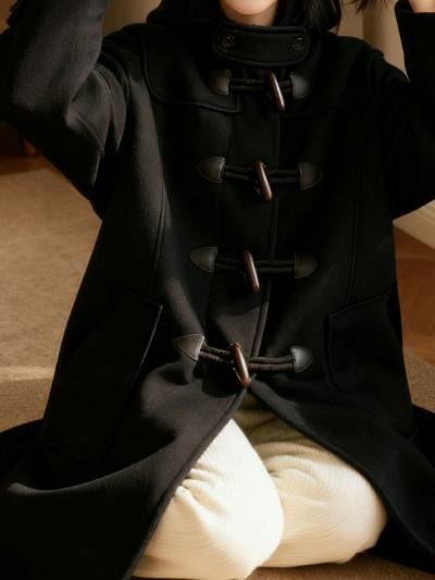 我的挖煤姬好物开箱！挖煤姬界面简洁明了，上手难度低，这次切了一些秋冬服装，正是适合季节性的搭配，加上发放的优惠券全部都是很好价切到的
。这件大衣的版型非常好，穿上立马拿捏氛围秋冬氛围感