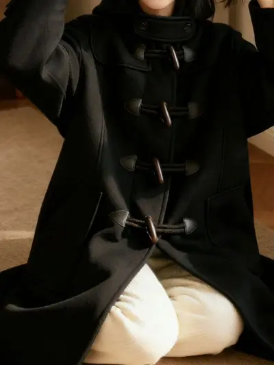 我的挖煤姬好物开箱！挖煤姬界面简洁明了，上手难度低，这次切了一些秋冬服装，正是适合季节性的搭配，加上发放的优惠券全部都是很好价切到的
。这件大衣的版型非常好，穿上立马拿捏氛围秋冬氛围感