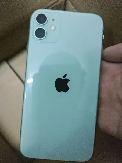苹果11，成色很好，非常丝滑，屏幕看的眼睛很舒服。建议购买，海淘日期大概在一个月左右，拿到了心里非常高兴。