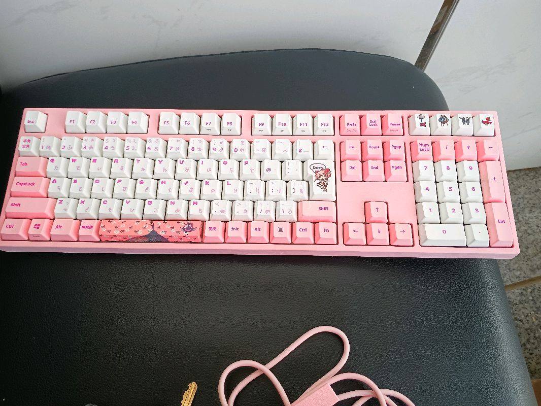 与其他的代购或软件相比，任意门算是一个性价比拉满的软件，能一直以最大优惠让顾客买到心仪产品，这次购入了一个小圆的键盘，虽然被税了有点割肉，但拿到货物后那种心情还是挺舒爽的