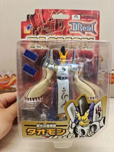 今天收到数码宝贝驯兽师之王系列玩具，祭师兽，一直以为祭师兽是只仙气飘飘的数码兽，哈哈，本人很是喜欢，挖煤姬一如既往地给力666