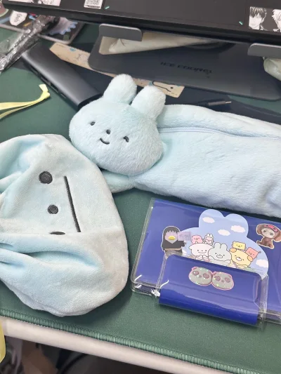 淘了一些小文具好喜欢！发呆兔你好萌，走的是竹蜻蜓，还挺快的，运费很实惠！还淘了三丽鸥扭蛋冰淇淋玩偶，价格友好！