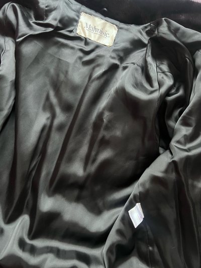 值得一直用的平台，一百分的推荐，已经来很多次了，这次也是完美安全到货！包裹包装严实，运费安全快捷！衣服也是非常满意！会一直用下去！希望挖煤姬越来越好！