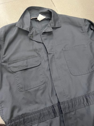 又一次购入连体衣，这次找到了一个比较稀有的灰色款，品相非常新，细节很不错。这在其他平台不一定能找到这款，也算是缘份。