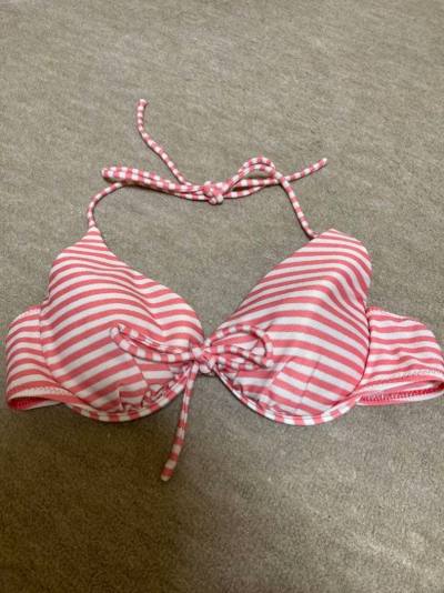 收到泳衣后我的心情特别好，真的很可爱！在这里买东西很放心 ，客服回复迅速，发货流程清晰可见，物流快速 ，迫不及待使用美品以前总怕海淘踩坑，但是这里商品详情写得巨详细，连瑕疵图都拍得清清楚楚，客服回复也超给力，半夜问问题都能很快得到解答，现在买日货只认挖煤姬，真心靠谱...