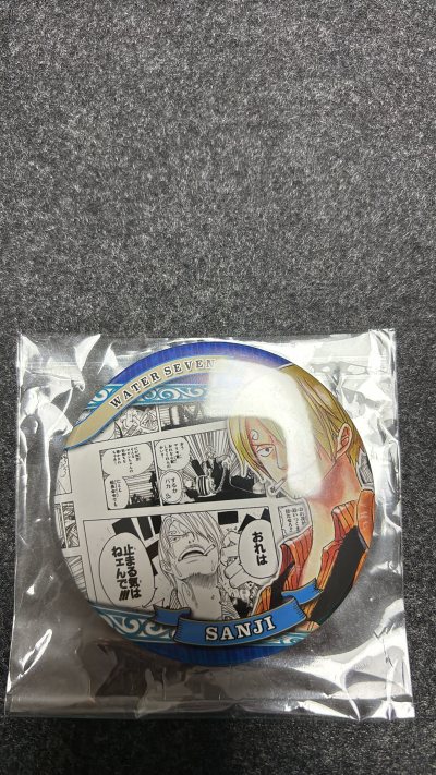 新到手一箱海淘好物，里面有不少可爱俊俏的动漫周边！其中有我最喜欢！也是特意购买的山治君吧唧！这是非常好看的原画柄图吧唧，到手没有瑕疵，虽然没有原袋，但是依旧不损美貌。
到手很快，而且包装很好。