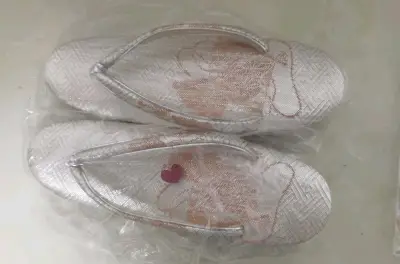 在挖煤姬，每一次海淘都是发现日式精致的愉悦旅程。无论是轻盈透气的草履鞋、贴合双足的传统足袋，还是工艺精湛的六通袋带，您心仪的日本好物都能在这里轻松觅得。

平台直连日本多家知名购物站点，商品选择丰富且状态描述真实。您的订单会经过细致的检品与加固包装，多层泡沫纸和厚实...