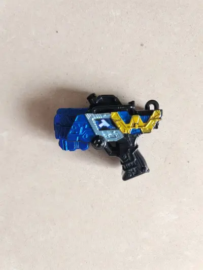 这是挖煤姬11月份购物体验一，这次主要买的是假面骑士扭蛋玩具。有假面骑士ws的扭蛋枪，这是个什么中谷老物了，一直不太好收。总算是收到了