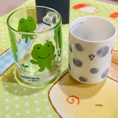 这次挖到2个超级喜欢的杯子，一个是含有蛙蛙元素的玻璃杯，很适合到牛奶。一个是非常古早的大米IP的陶瓷杯，很少见，好喜欢呢，最后是茶叶犬的风铃，最爱绿色。平台体验很好，会继续淘萌物！