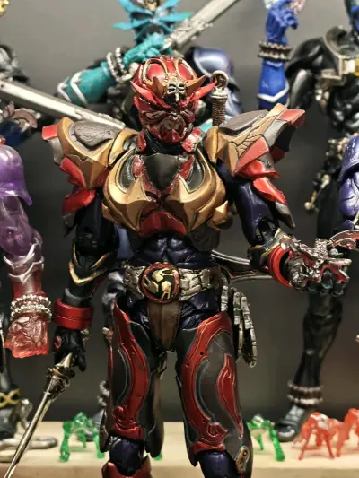 这次购买的商品是假面骑士系列的q版人车扭蛋。国内已经炒到天价了，将就60一个，在煤炉上算下来30一个，很划算了。以及假面骑士响鬼的sic，帅爆了