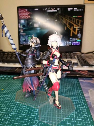 期待已久的黑贞俩只终于到货了，从下单后到现在，速度快的很，自己想要拿来diy的头壳也到货了，马上去下单眼睛