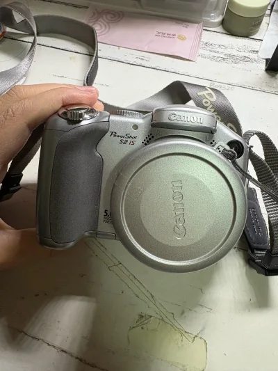 真的巨新！前几个月淘的，好价算不上，但是比市场便宜多了。卖家说了这个有问题，我拿回来修一修还和新的一样，蛮不错的很喜欢！这个小长焦还可以拍月亮蛮不错滴！