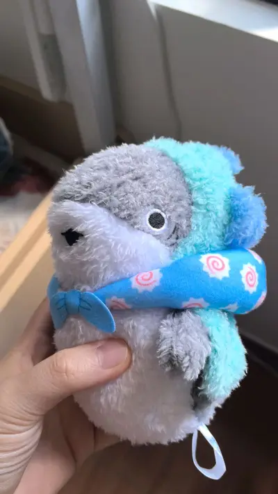 比其他类似商品便宜很多了，卖家还用ikea的袋子包装了！看得出来很用心！最后顺利到下一任主人家（小鲨鱼也很完美，保护的很好！）