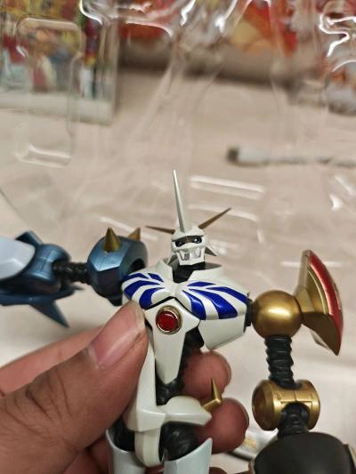 今天收到数码宝贝模型玩具奥米加兽，没想到这个模型给了我全新的体验，虽然是一款老玩具，但是没想到造型和涂装不输现在的玩具，很棒的购买体验。