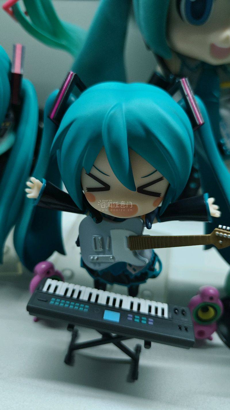 看我在任意门淘到了什么好物，300号初音未来粘土人，中古做工精细又完美，选择竹蜻蜓专线20多天就到了，服务很好，包装严实，漂洋过海顺利到手。