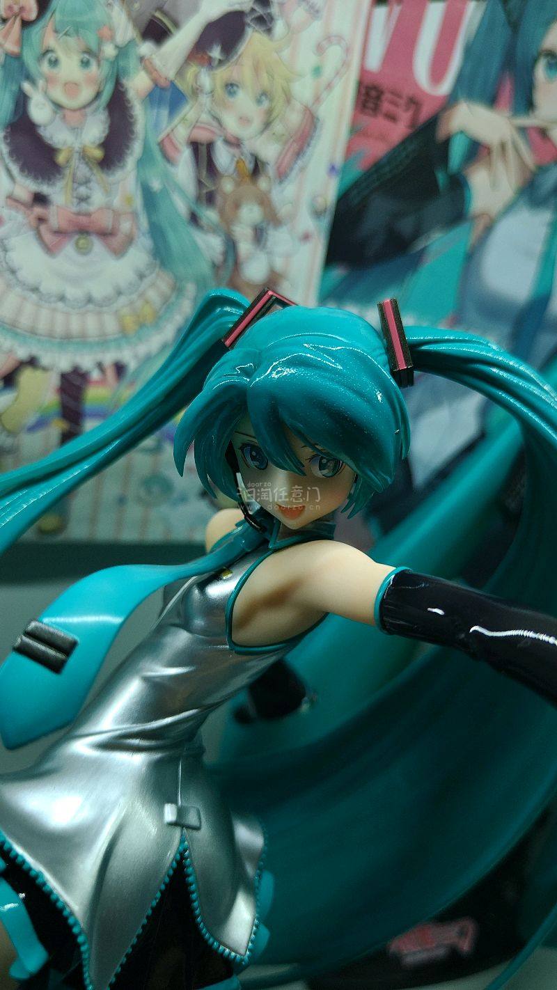 在任意门淘到了好物，初音未来转身手办，虽然是好几年手办，仍然非常好看，做工精细又完美，选择竹蜻蜓专线20天就到了，包很多泡沫纸，没有损坏。