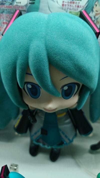 在挖煤姬淘到了好物，初音未来手办，虽然是十几年手办，仍然非常好看，做工精细又完美，选择拼团走海运二十几天就到了，包装严实，顺利到手。