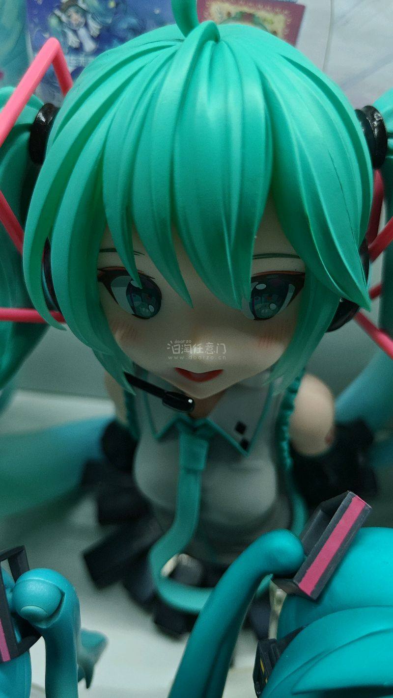 在挖煤姬淘到了好物，半身初音未来，虽然是十几年手办，仍然非常好看，做工精细又完美，选择拼团走海运二十几天就到了，包装严实，顺利到手。