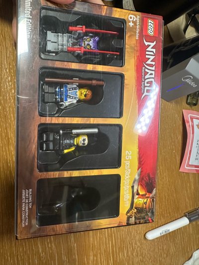 一直想买绝版的乐高瓶中船，国内价格太高，于是尝试了日本中古平台“挖煤姬”。

流程很简单：

1. 淘： 找到心仪商品，仔细看卖家描述的“美品”、“无盒”等状态和实拍图。
2. 等： 拍下后商品先送到日本仓库，可以“合单”其他宝贝一起寄回，省运费。
3. 收： 支付...