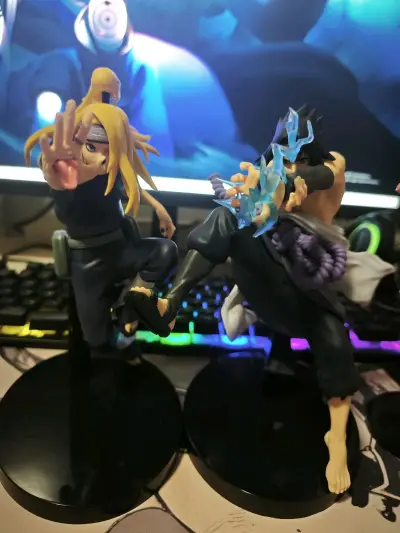 是火影忍者佐助和迪达拉的手办！和海贼王的娜美。入库以及发货速度非常快，很快就到了，这次没有选择保留原包装，物品没有任何受损，包装完好，依旧很完美的一次购物体验！