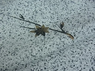 23年买来准备做衣服的 现在排到工期 才成袍的  还可以 没有风化 也没脱色 还能再穿着使用 会再次购买