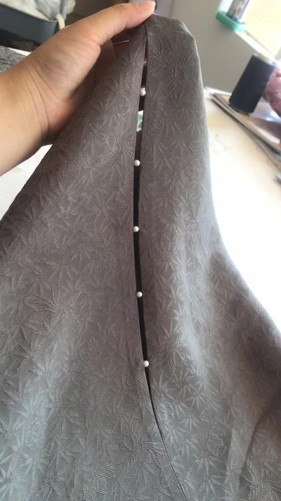 25年的第三次评论 还是正絹改衣 有些污渍 也能接受 商品描述说是玉虫其实没觉得但竹纹好看 喜欢 会再次购买