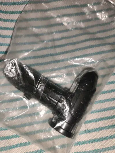 玩具使用痕迹很少，很新，能捡漏到这么新。平台仓管保护的也很到位。挖煤姬竹蜻蜓专线物流速度很快，包裹空间也很省。希望效率能继续提升。