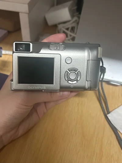 历时一个月 终于收到啦 让我很惊喜！两个都可以正常开机使用！价格很实惠 我很喜欢 两个都很出片 感觉挖到宝了 很喜欢这个平台 
很不擦呀 推荐推荐