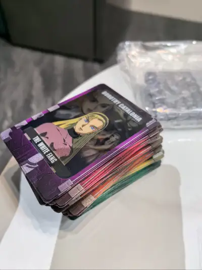 打包得很好，很细心和很漂亮，证明卖家还是很喜欢这些卡片的，要不然不会保存得这么好这么整齐，刚打开的时候都舍不得拆开