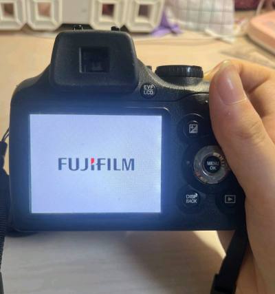 挖煤姬是非常好的购物平台，这次在上面买了个小相机，功能很不错，拍照很清晰，客服沟通很顺利很及时，打包发货也很迅速