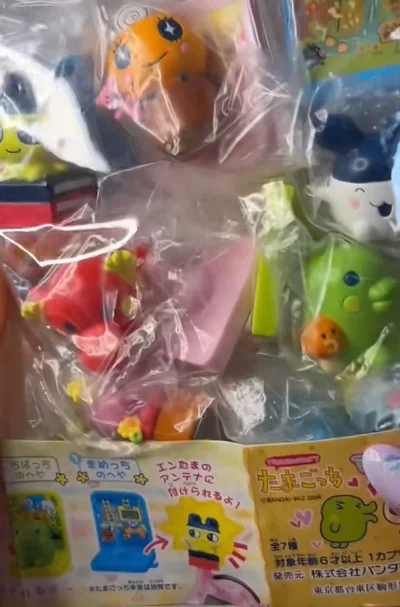 海淘终于集齐了天线帽 摆一起真好看[害羞R]，大嘴吉瘦的不行 其他人都胖嘟嘟的 大嘴吉要多吃点啊[吃瓜R]