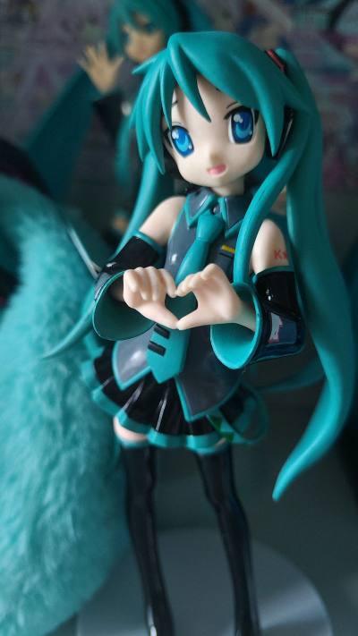 特别喜欢幸运星这个手办，在挖煤姬淘到了，特别好，盒子八角尖尖，走是竹蜻蜓专线20天就到了，打开包好多泡沫纸，没有损坏，很好