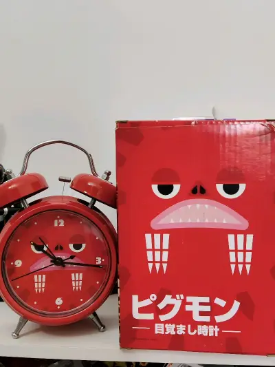 非常可爱，很喜欢皮古蒙，这个闹钟限定不再生产了，没想到还能买到几乎全新的，包装很好，盒子八角尖尖的，没有问题