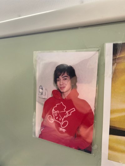 这次切了两个手办和一张写真。物流走的竹蜻蜓，体验感不错，用时15天左右。收到后看到填充了泡沫纸，完好无损的孩子们。购物体验感非常好