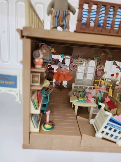 已经多次购买，感觉这些设计真的非常好看，小物件很丰富，很适合搭配各种玩偶。价格也比较合适就差几个小配件也已经补齐。。