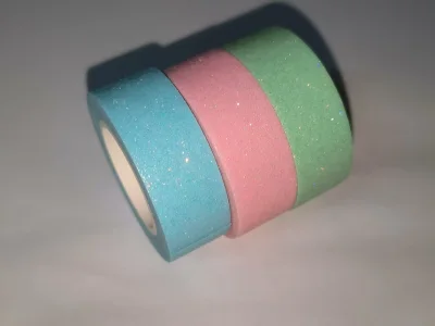 挖到宝了！挖煤姬海淘的胶带也太绝了！图案印刷超清晰，色彩和官网图无差，质感厚实不透纸，粘性刚好还不残胶～ 包装严实没折损，物流速度比预期快太多！每款设计都戳在审美上，用来做手账、包装礼物都超有氛围感，性价比直接拉满，已经回购好几次啦，手账er闭眼冲就对了！