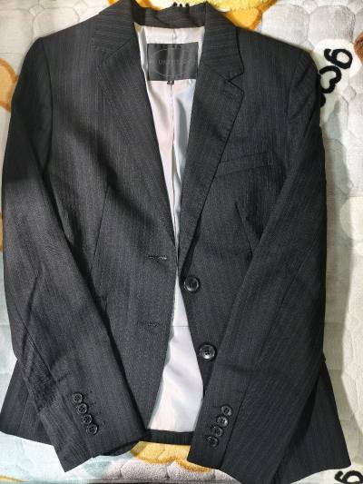 之前买的衣服和裙子终于到了，买了一套西装裙，版型很正，绿色吊带裙非常美貌，斐乐的Polo衫面料很舒服。
物流方面，我选择了海运，用时24天，积分抵扣只花了十八。包裹包装得特别严实，里面填充了好多气泡膜，衣服一件都没有褶皱变形。而且平台有合单服务，帮我省了不少运费，还...