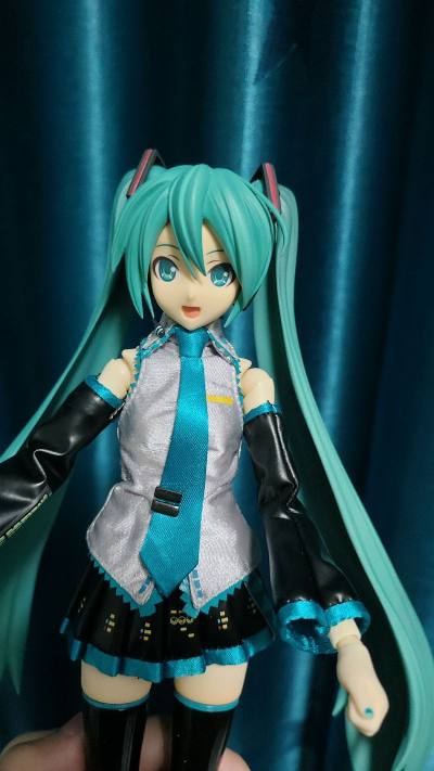 在挖煤姬淘到了好物，兵线初音未来，虽然是十几年手办，仍然非常好看，做工精细又完美，选择拼团走海运二十几天就到了，包装严实，顺利到手。