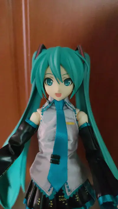 我在挖煤姬到了好物，兵线初音未来，已经好几年手办了，很大一只，做工精美，非常有古早味，因为很大所以选择了海运，大概20多天就到了，包装非常好，很完美。