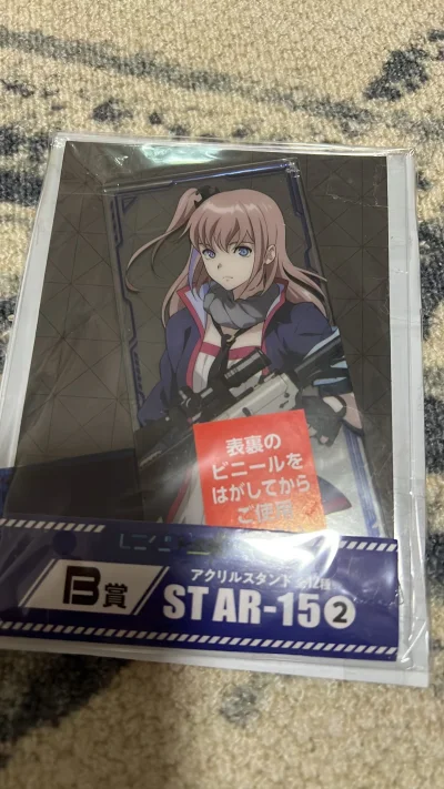 在煤炉挖到宝了！成功收齐了梦寐以求的少前闪卡、手机套和立牌。尤其是那张限定闪卡，在灯光下流转的光泽简直美到窒息。手机套贴合度满分，立牌的工艺细节也远超预期。这次淘到的每一件都像是指挥部派发的惊喜物资，把桌面装饰得战斗力满满，这份淘到全套的满足感，足够快乐一整年了！