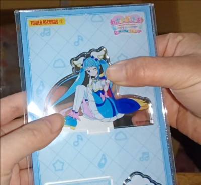 年初海淘了光美DX的玩具和立牌,玩具实物很漂亮。立牌质感很好,柄图非常精致。挖煤姬合单审核很快,专线价格实惠,用挖煤姬海淘很安心！