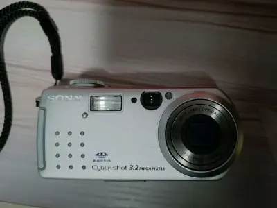 作为中古相机爱好者，在挖煤姬的海淘体验直接封神！平台操作简单，中文搜索精准，蹲到了心仪的松下TZ5和索尼P5，价格比国内二手市场划算太多。物流选了可追踪线路，10天左右就到手，包装裹着多层防震膜，机身95新超惊喜。
 
松下TZ5的10倍光学变焦+莱卡镜头名不虚传，...