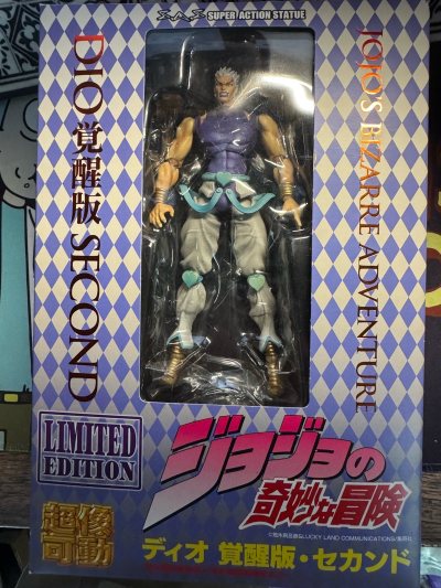 下单的超像可动wf限定觉醒白色雕爷， 包装有些旧，但内盒完好。运费比预想低，到手约两周。

中意这款老物件的做工，算是圆了学生时代的梦。整体做工不错，关节松紧适中，摆姿势很稳。涂装也工整，没什么明显瑕疵。包装保护到位，运输时间比预计快了一周