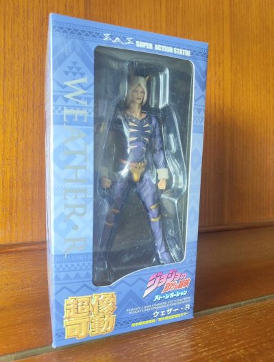 终于等到这款充满诗意的替身使者！在mercari上淘到近乎全新的超像可动天气预报，配件齐全到让人感动——包括替换脸、多种手型，还有标志性的「暴风雨云团」特效件。本体乳白色装甲搭配淡蓝细节，实物比官图还要优雅，关节紧实度满分，能轻松摆出漫画中那种轻盈悬浮的姿势。
	
...