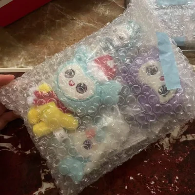 这次买了两个娃娃和一张cd，在骏河屋和雅虎上捡漏到了大号价速速下手，挖煤姬发货速度也很快，打包非常好盒子寄过来的时候还是方方正正的，总体来说非常满意，期待下一个快递