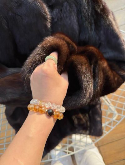 这次买了三件，每件都非常OK，又是一次开心的购物历程，挖煤姬就是这样方便，出价很快，费用透明，已经用了无数次啦，这次买了三件运费比较划算，很喜欢，一百星好评！我爱挖煤姬，还会继续淘好物，嘻嘻