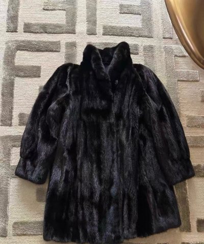 这件远比在卖家图片看着要好一万倍，非常愉快的一次购物历程，挖煤姬很方便，出价很快，费用透明，已经用了N次啦，没想到比图片要好这么多，很喜欢，一百星好评！我爱挖煤姬，还会继续淘好物，嘻嘻