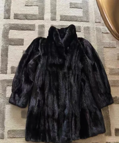 这件远比在卖家图片看着要好一万倍，非常愉快的一次购物历程，挖煤姬很方便，出价很快，费用透明，已经用了N次啦，没想到比图片要好这么多，很喜欢，一百星好评！我爱挖煤姬，还会继续淘好物，嘻嘻