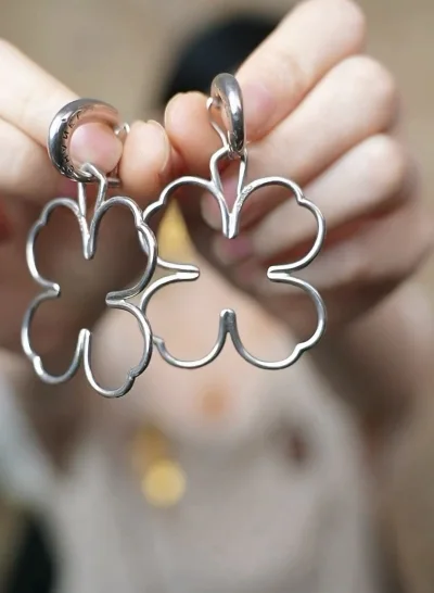 越来越喜欢蹲一切大耳夹！浮夸又有张力！
挖煤姬跳转到yahoo发现这组超划算的耶✌️
国内专柜几乎木有银质了！感谢挖煤姬～次次淘到好宝贝