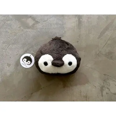 这次购物早已超越了简单的交易。它关乎发现、懂得与连接。那位店主售卖的不仅是书籍，更是一种对时间的尊重，一种“物得其主”的欣慰。在这个效率至上的时代，他守护着一个空间，在那里，物品有故事，交换有温度，而购物，可以是一场安静而美好的仪式。那枚银杏书签，如今还夹在那本《园...